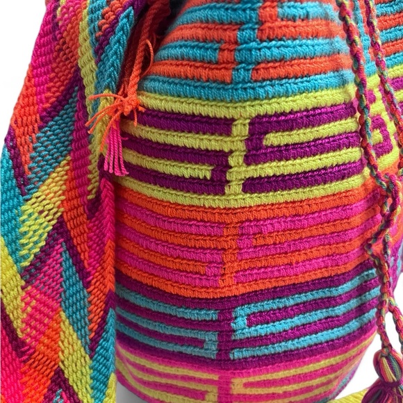 Wayuu Bag - Colombian Mochila Large - Picture 2 of 4